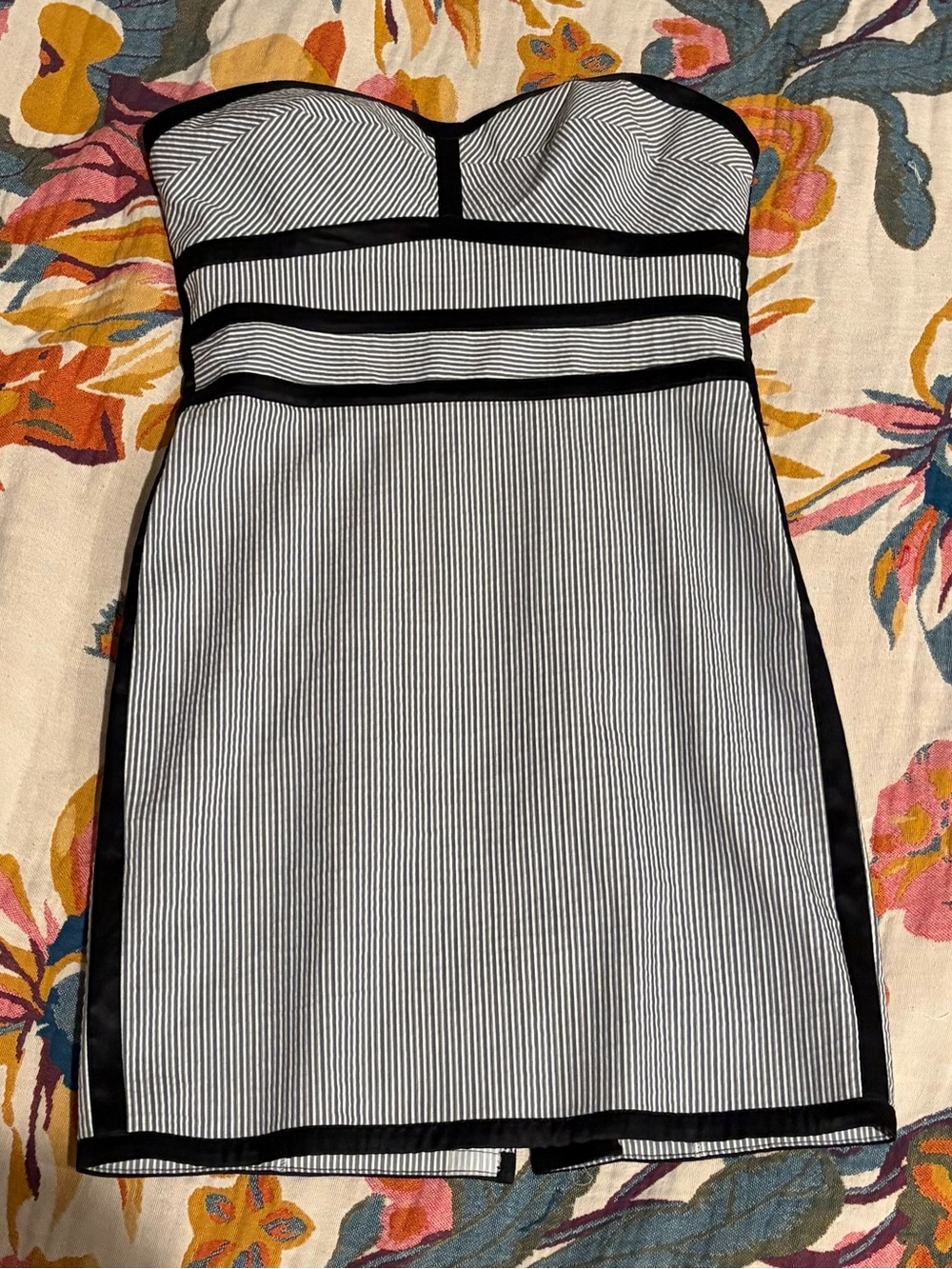 bebe Black & White Pinstripe Strapless Dress Sweetheart Neck Silky Details Sz 8